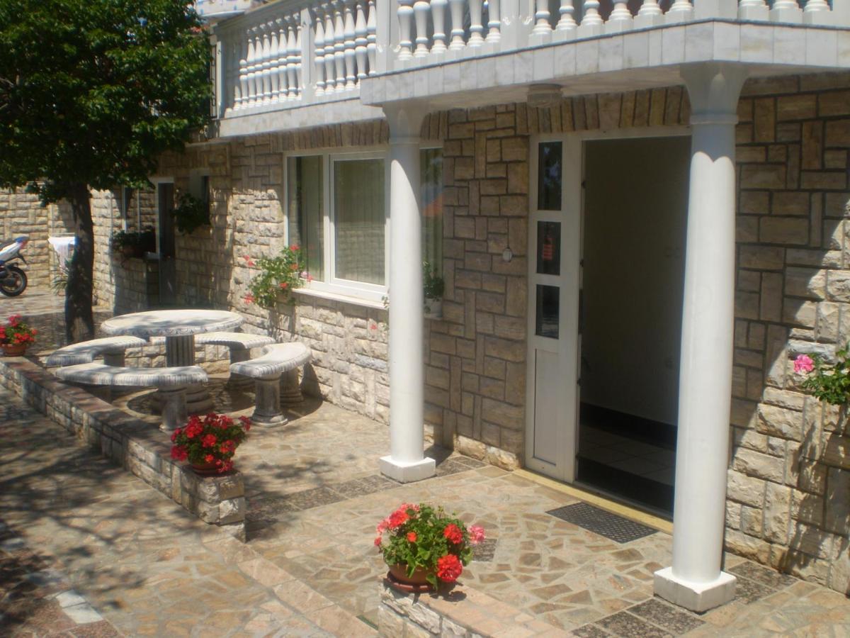 Apartments Barbara Сен Екстериор снимка